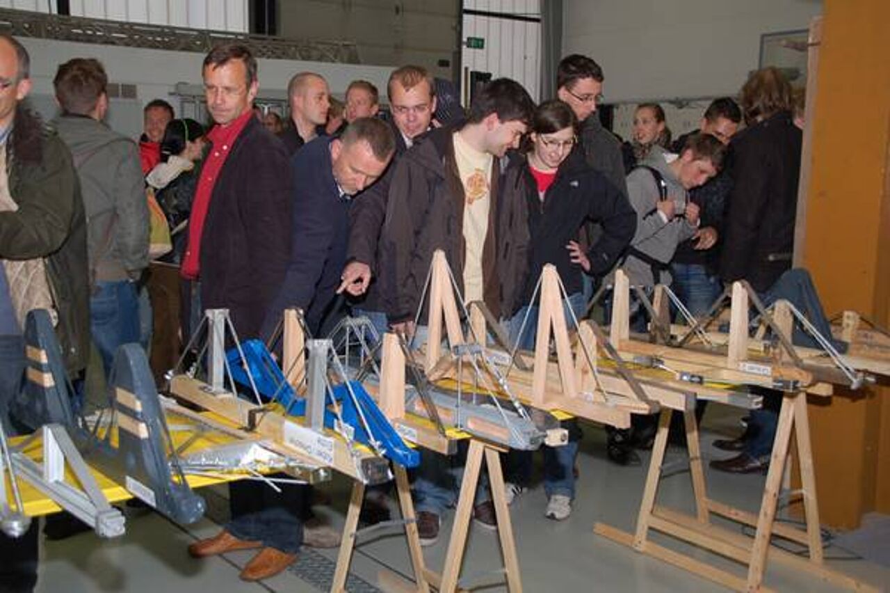Different models for the Bridge-Building Contest are displayed