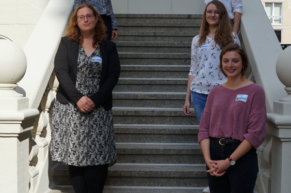 Zu sehen sind die vier HTWK-Teilnehmerinnen (Saskia Liske, Anne Krämer, Aileen Krause und Elisabeth Breitenstein) sowie die Gleichstellungsbeauftragte Prof.in Cornelia Manger-Nestler.