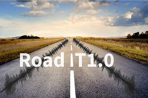 RoadIT1.0 Eine Straße mit der Aufschrift RoadIT1.0