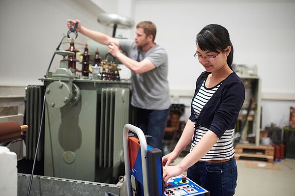 Die Elektrotechnik, die ihren Sitz in der Leipziger Wächterstraße hat, steht beim aktuellen „WirtschafstWoche“-Ranking auf Platz 7. (Foto: Stephan Flos/HTWK Leipzig) Die Elektrotechnik, die ihren Sitz in der Leipziger Wächterstraße hat, steht beim aktuellen „WirtschafstWoche“-Ranking auf Platz 7. (Foto: Stephan Flos/HTWK Leipzig)