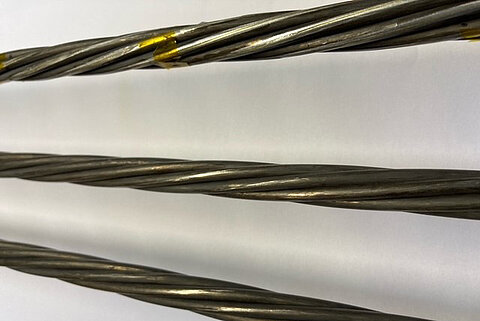 Nahaufnahme von Spannglieder aus Stahl