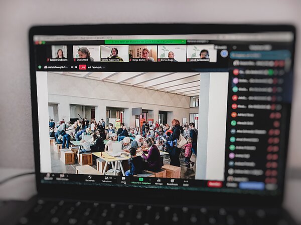 200 Teilnehmerinnen und Teilnehmer verfolgten die erste digitale Ausgabe des MuseumsIMPULS Das Bild zeigt die Zoom-Oberfläche mit einem Ausschnitt einer Bildschirmpräsentation vom Deutschen Hygiene-Museum