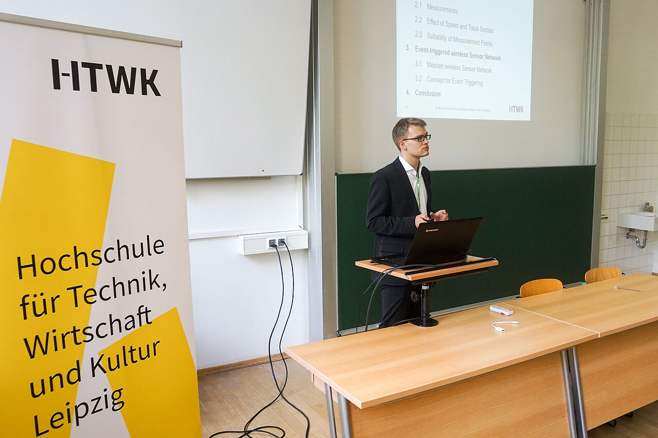 Maik Wolf beim Vortrag auf der 41. Internationalen JVE-Konferenz für Schwingungstechnik am 30. September 2019 in Leipzig