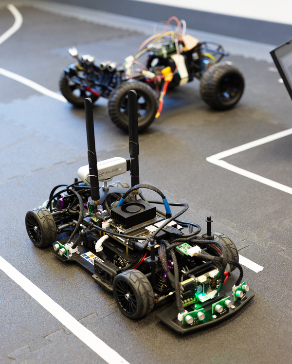 Smart Driving Zwei Modellfahrzeuge