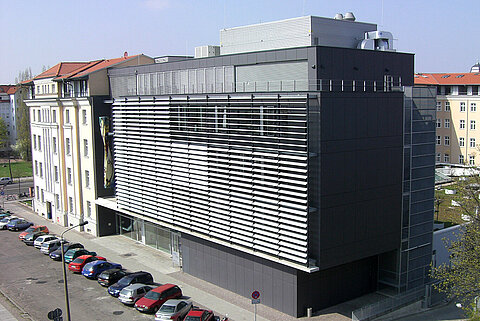 Naturwissenschaften (Foto: HTWK Leipzig) Aus der Vogelperspektive seitlich fotografiertes Gebäude der Naturwissenschaftler.