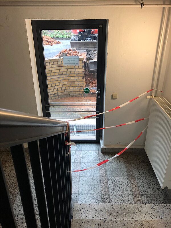 Im Notfall kann diese Ausgangstür trotzdem genutzt werden.