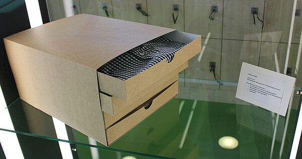Studentischer Verpackungsentwurf: Quaderförmige Kleiderschrankverpackung für Hemden