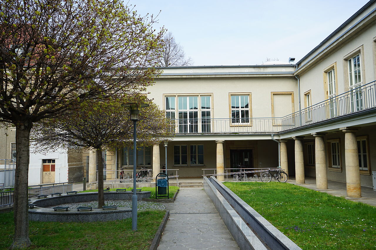Hochschule für Telekommunikation (HfTL)/Gebäude T Haus C, Eichendorffstraße 14, Hofseite (Foto: Marie Nowicki)