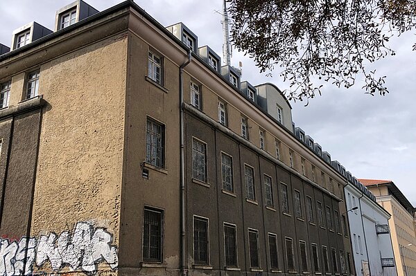 altes graubraunes Haus