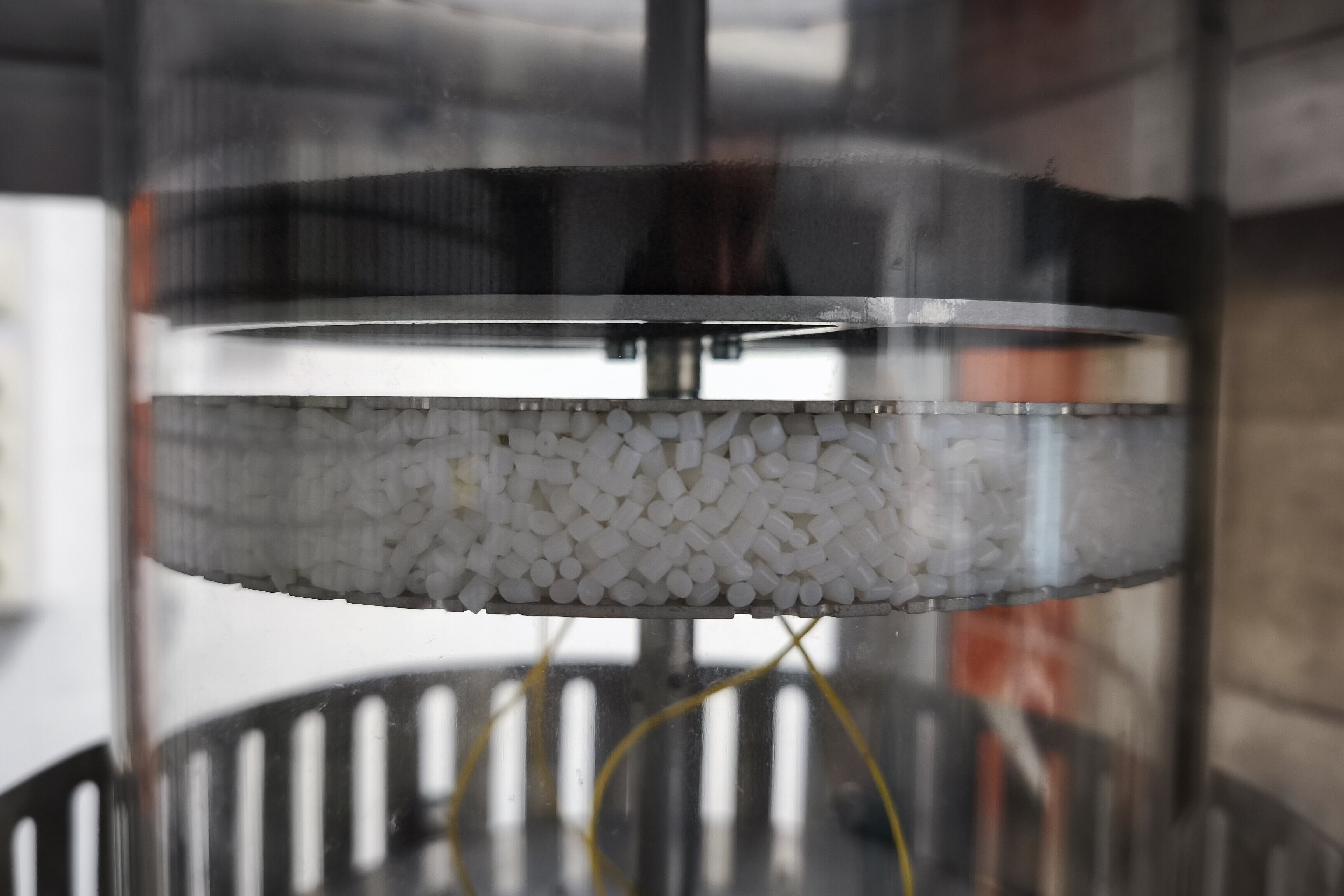 RadioWaveSaxony Nahaufnahme eines Gerät aus der Radiowellentechnologie