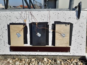 Prüfaufbau mit Messsensoren