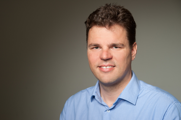 Portraitfoto - bei Verlinkung führt Link zur Mitarbeiterwebsite