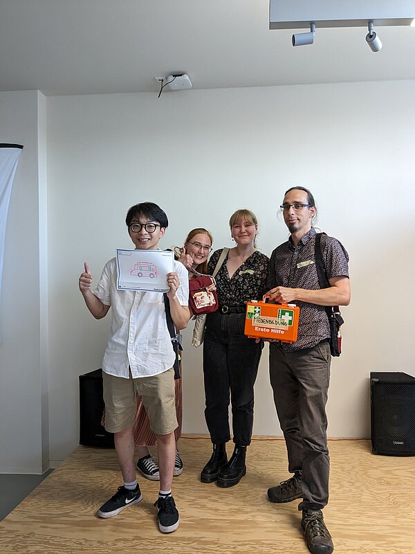 Ein Team bei der Präsentation ihrer Ergebnisse