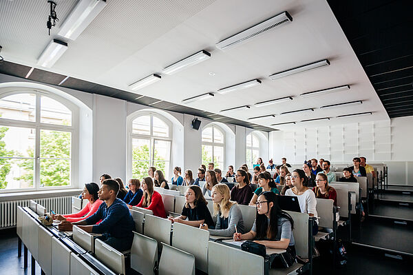 Hörsaal voller Studierender