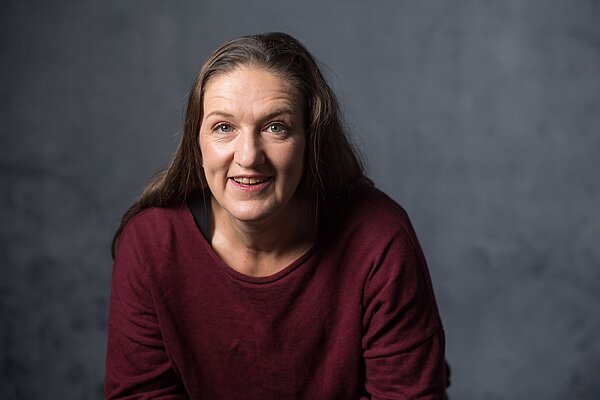 Portraitfoto - Verlinkungen führt auf ProfessurenWebsite