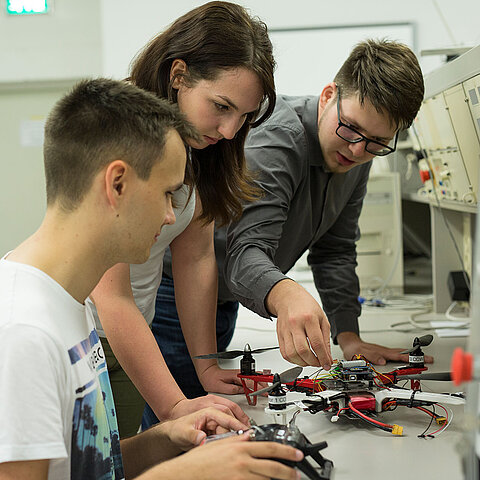 Studiengang Elektro- und Informationstechnik Bachelor Symbolbild Studiengang Elektro- und Informationstechnik Bachelor