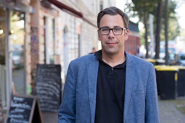 Portraitaufnahmen von Professor Andreas Thiesen im Freien