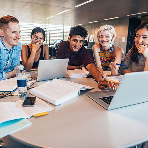 Studiengang International Management Bachelor Symbolbild International Management Bachelor