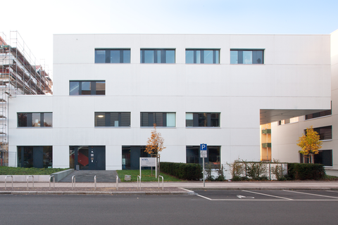 Medienzentrum Frontalansicht des vierstöckigen Medienzentrums (erbaut 2009)