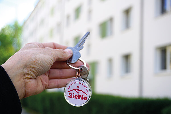 Schlüssel SieWo ein Schlüssel mit einem Schlüsselanhänger