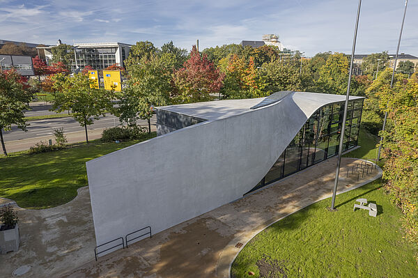 Cube ein graues Haus aus Carbonbeton