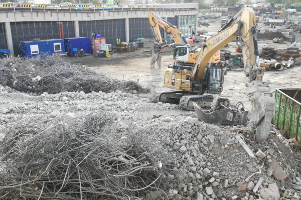 „…ca. 80.000 t Stahlbeton fallen bei den Abbrucharbeiten an.“ so M. Caruso – Ein Wertstoff zur Herstellung von neuem R-Beton für eine nachhaltige Bauweise und die Herausforderung für die Projekte WIR-V1.3 und V1.5. Foto: Steffen Rittner