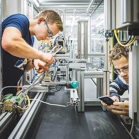 Studiengang Wirtschaftsingenieurwesen Maschinenbau / Energietechnik Master Symbolbild Studiengang Wirtschaftsingenieurwesen Maschinenbau / Energietechnik Master