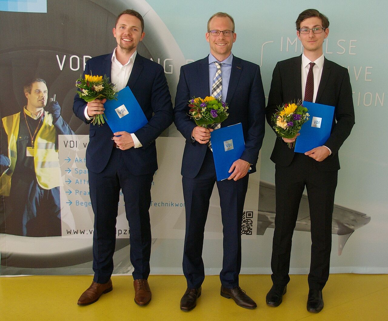 Die diesjährigen Preisträger des VDI-Förderpreises, die HTWK-Absolventen Philipp Sieder, Carsten Hempel, Martin Feldmann (v.l.n.r.). (Foto: VDI Bezirksverein Leipzig)