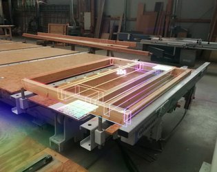 Holzrahmen mit eingeblendeter holografischer Bauzeichnung