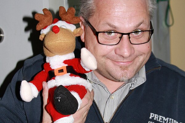 Beste Freunde: Prof. Lutz Engisch mit Rudi. (Foto: HTWK Leipzig) Beste Freunde: Prof. Lutz Engisch mit Rudi. (Foto: HTWK Leipzig)