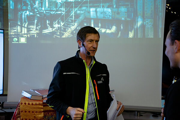 Verantwortlicher Prof. Wagner moderiert den Wettbewerb