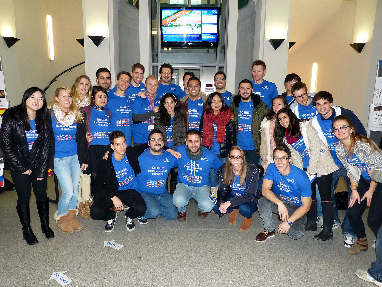 Group picture of incoming students all dressed in blue GO OUT! T-Shirts