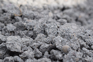 Rekarbo-Screed Close-up of grey, coarse-grained screed material