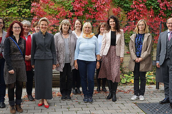 Gruppenbild mit 12 Personen