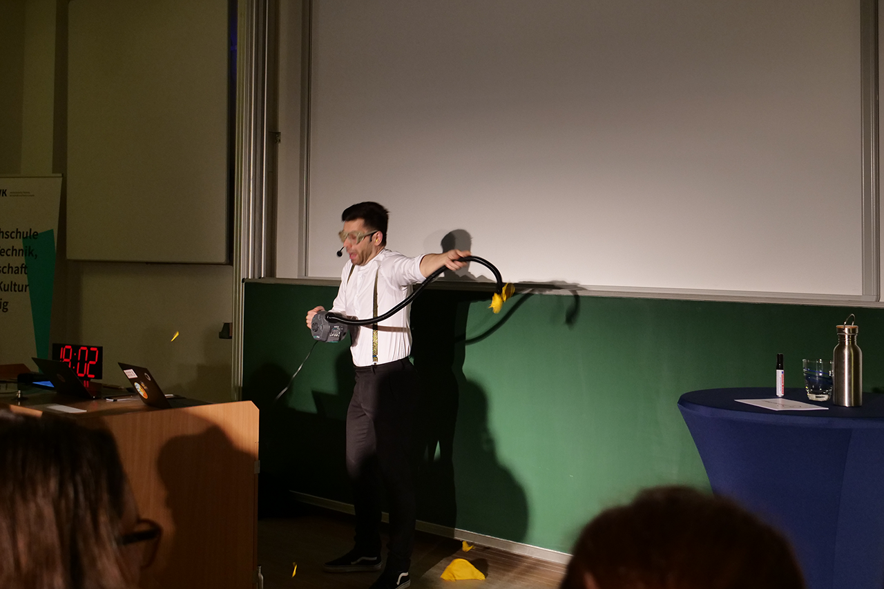 ExperiWatt 2023: Preisverleihung mit Jack Pop am 29.03.2023 im Wienerbau HTWK Leipzig - Das Knall-Experiment und die Zerplatz-Energie © HTWK Leipzig