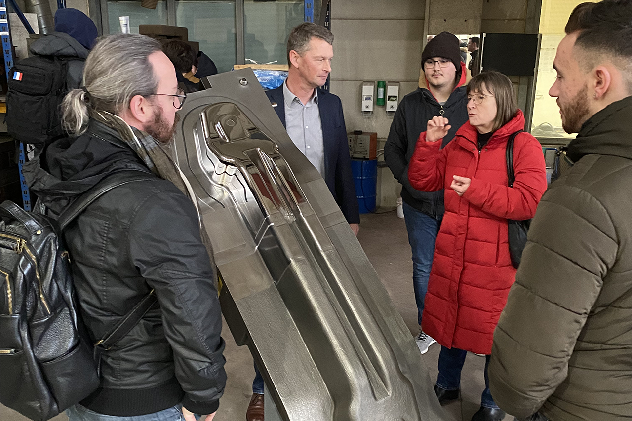 Masterstudierende aus Béthune und Prof. Anke Bucher zu Besuch bei Direkt Form GmbH in Freiberg © HTWK Leipzig