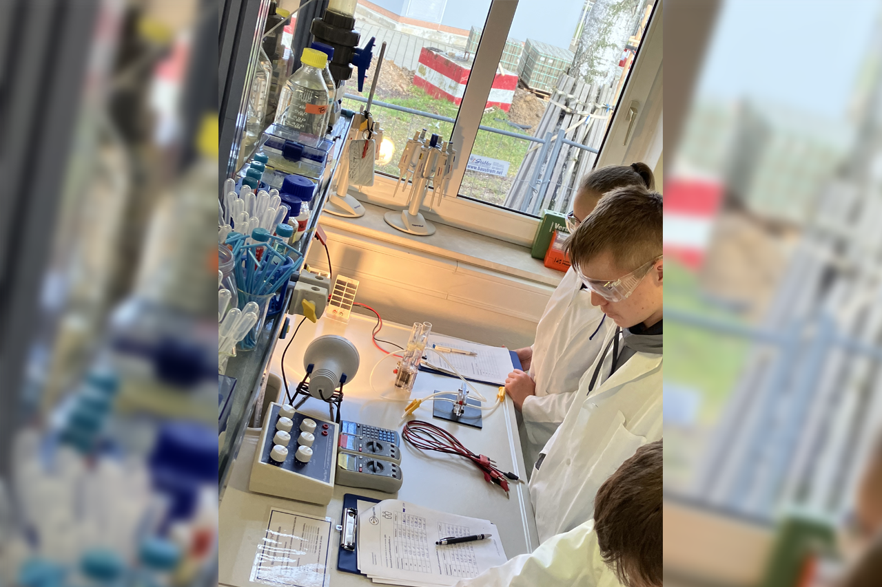 ExperiWatt 2023: Experimente mit der Brennstoffzelle im UFZ Schülerlabor © UFZ Leipzig