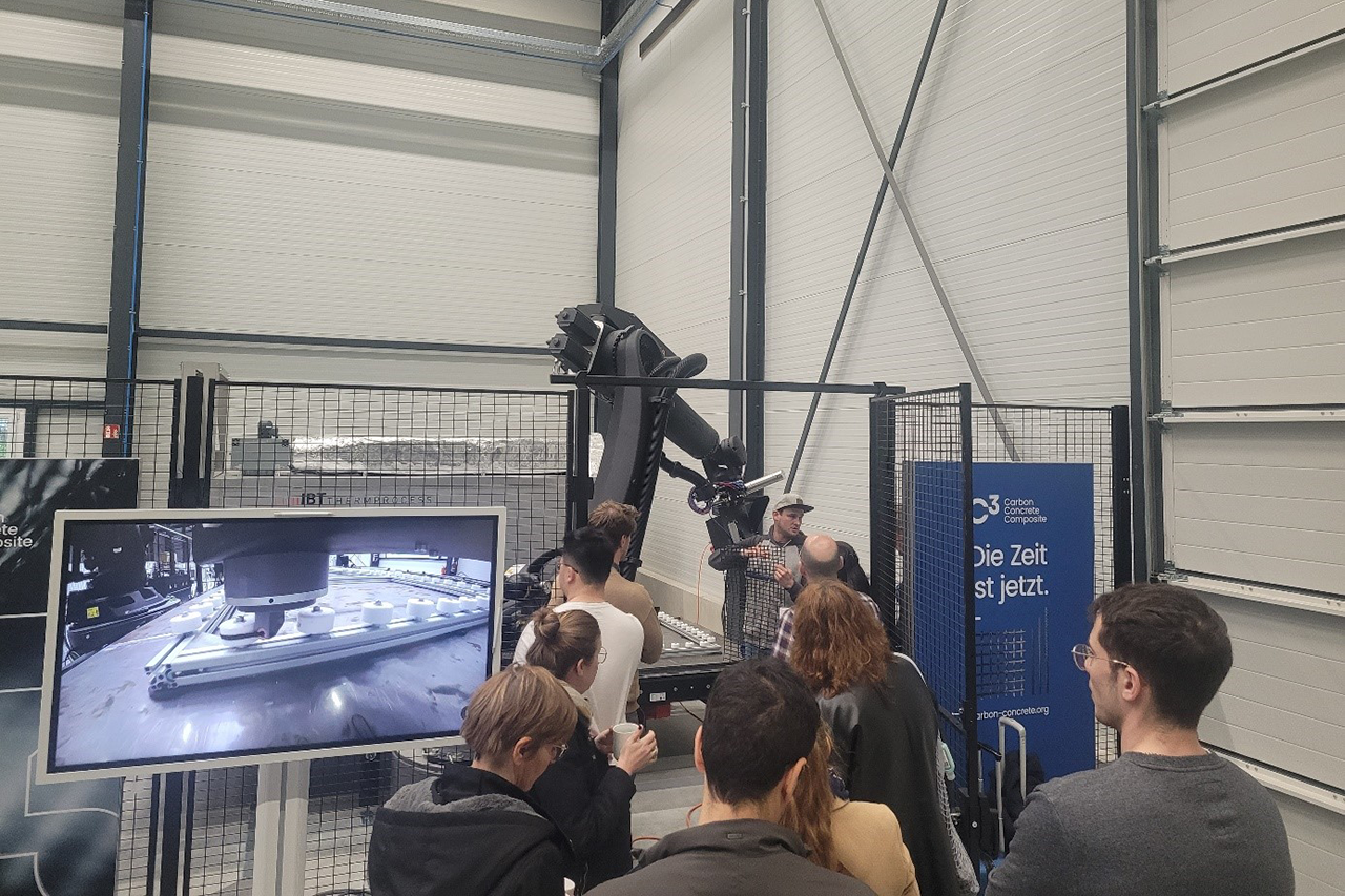 Foto von Versuchsstand in der Halle