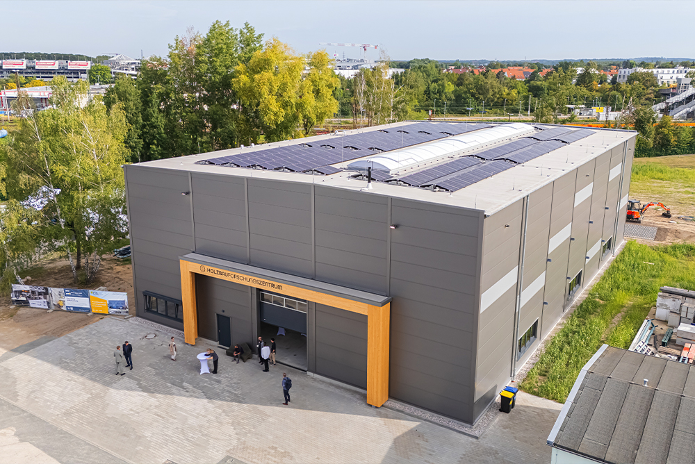 Außenansicht des Reallabors HolzBauForschungsZentrum