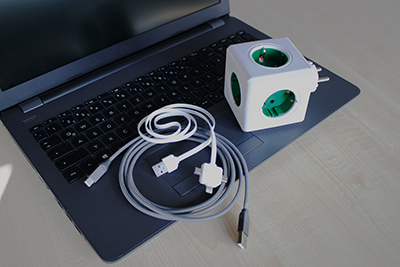 Technikausleihe: Notebook, Ladegeräte, Kabel